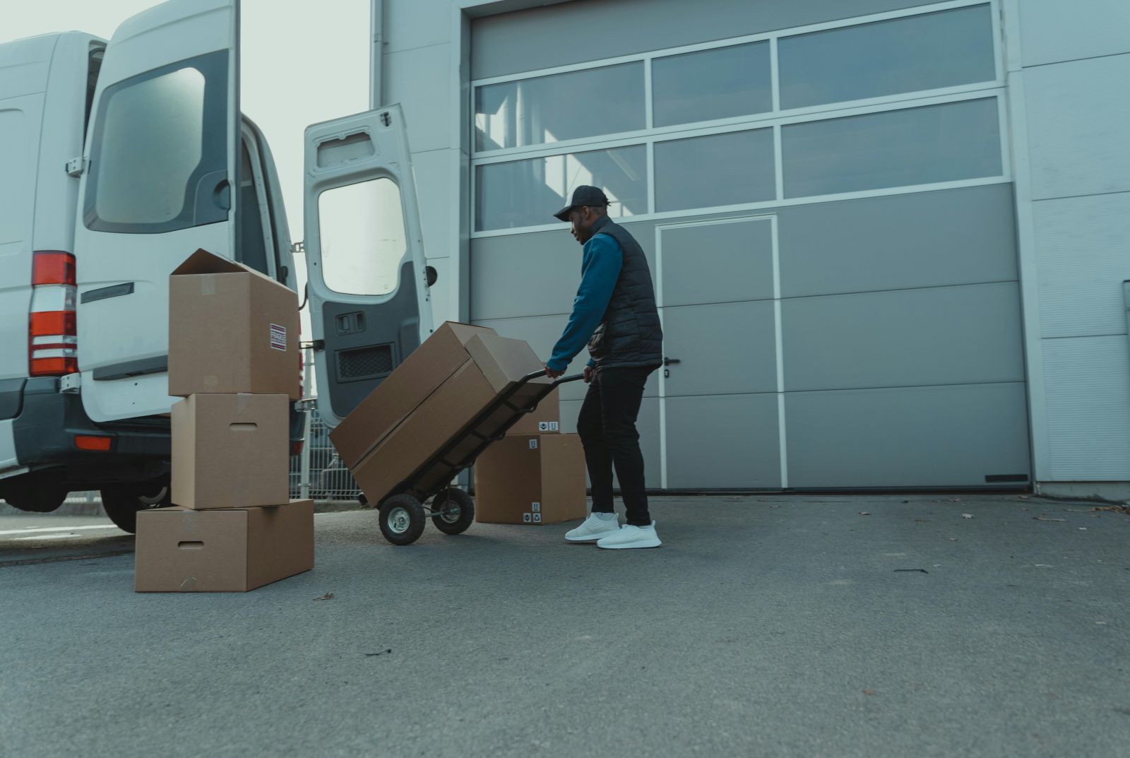 vận tải đường bộ nội địa và xuyên biên giới 